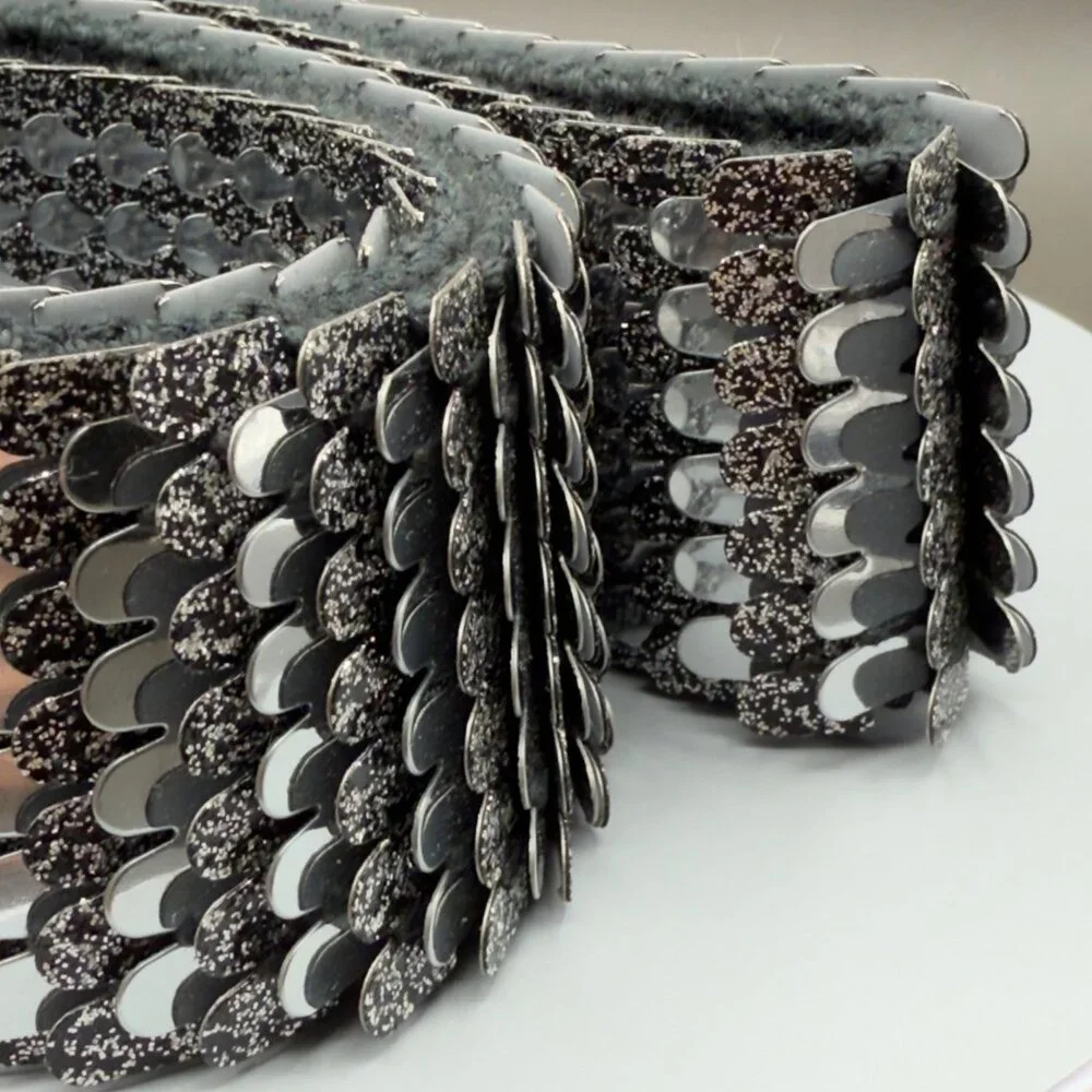 Vintage Women's Belt Small Medium Silver Fish Scale Metal Stretch Floral Buckle